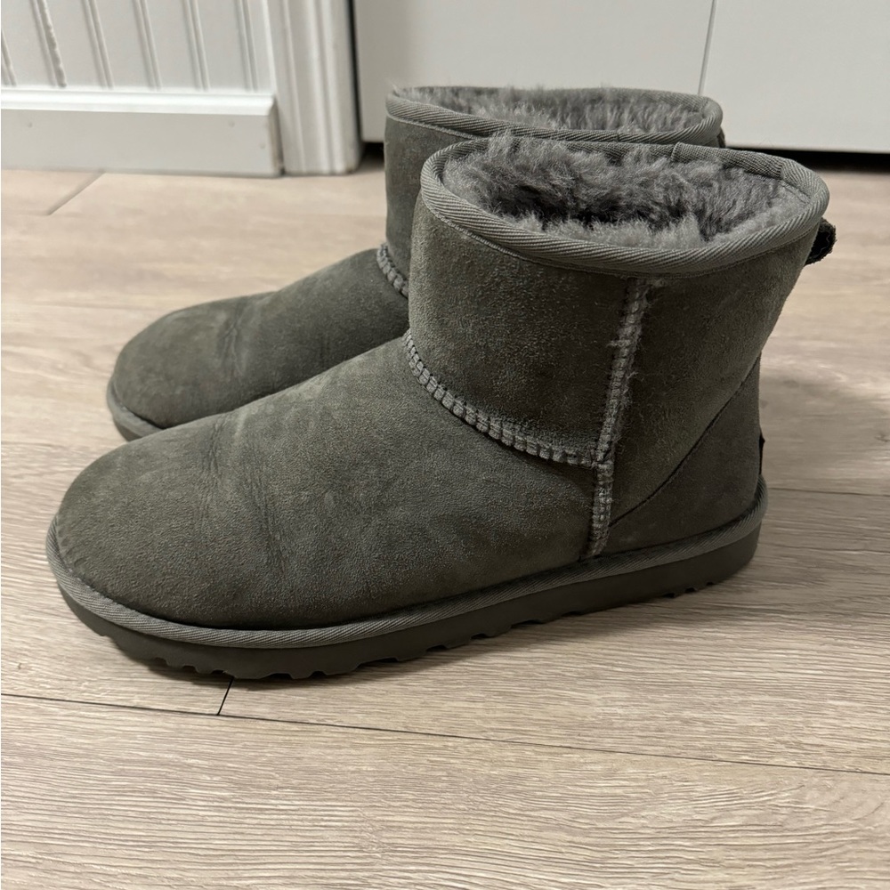 Ugg classic mini boot